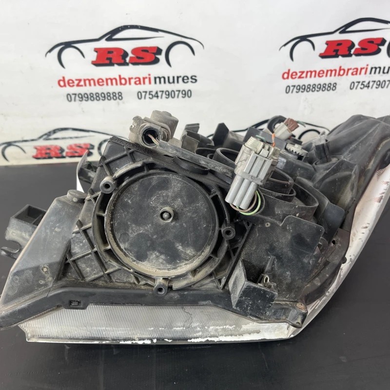 Far dreapta / Nissan Navara D40 2006 / Caroserie, oglinzi si faruri