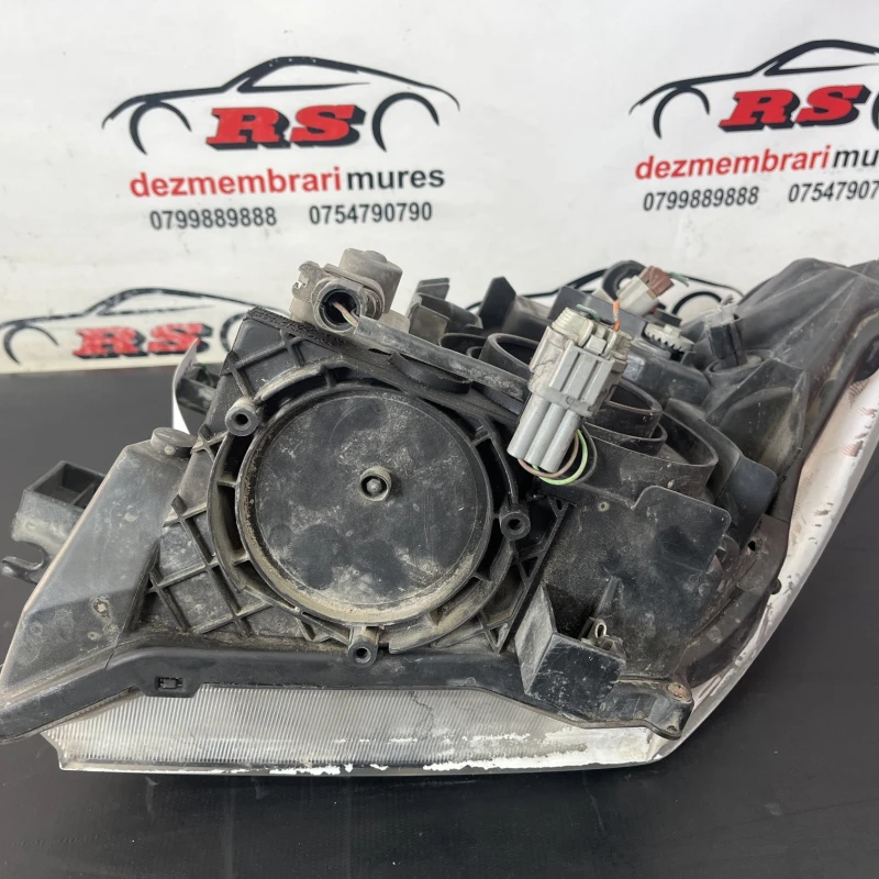 Far dreapta / Nissan Navara D40 2006 / Caroserie, oglinzi si faruri