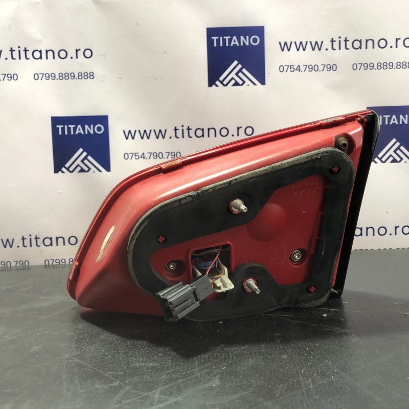 Stop dreapta haion / Volkswagen Passat B7 2013 / Caroserie, oglinzi si faruri
