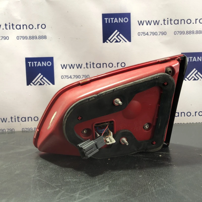 Stop dreapta haion / Volkswagen Passat B7 2013 / Caroserie, oglinzi si faruri