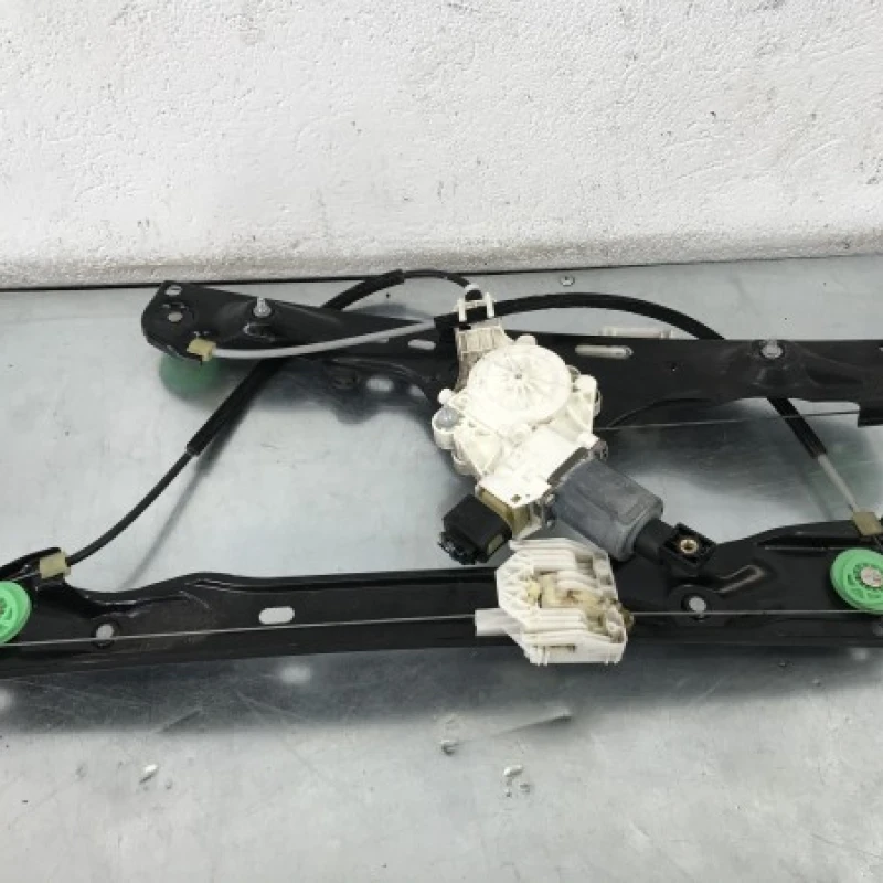 Macara geam usa dreapta fata / BMW X1 E84 2012 / Caroserie, oglinzi si faruri