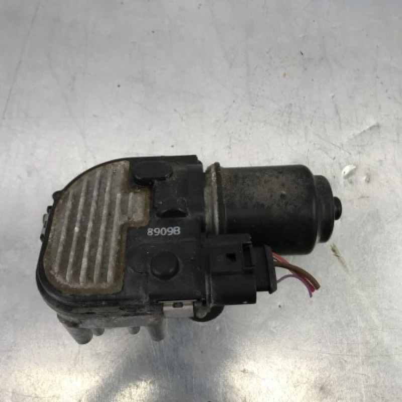Motoras stergatoare parbriz / Volkswagen Passat B6 2009 / Caroserie, oglinzi si faruri