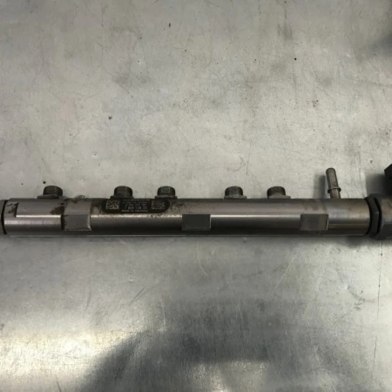 Rampa injectoare cu senzor BMW X1 E84 2012