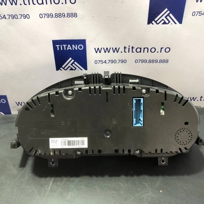 Ceas bord color / Volkswagen Passat B7 2012 / Audio si electronice