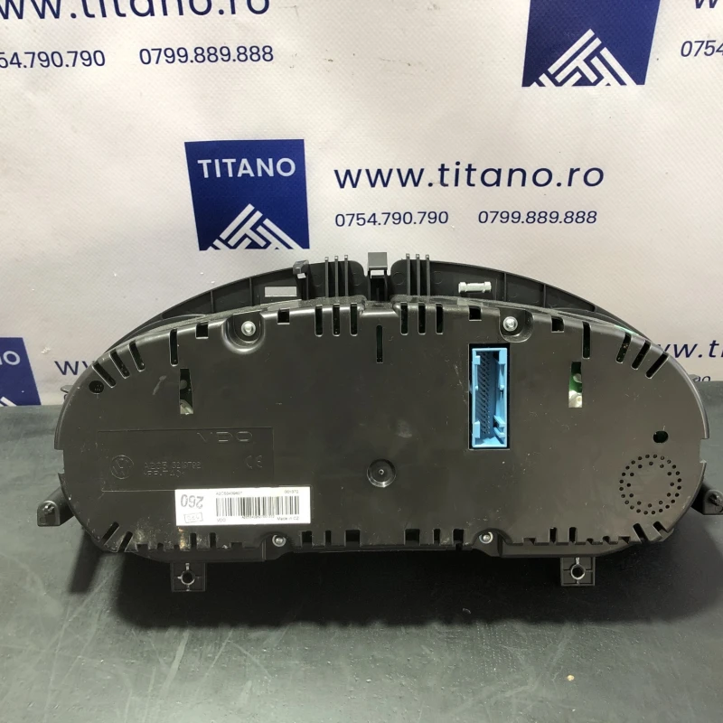 Ceas bord color / Volkswagen Passat B7 2012 / Audio si electronice