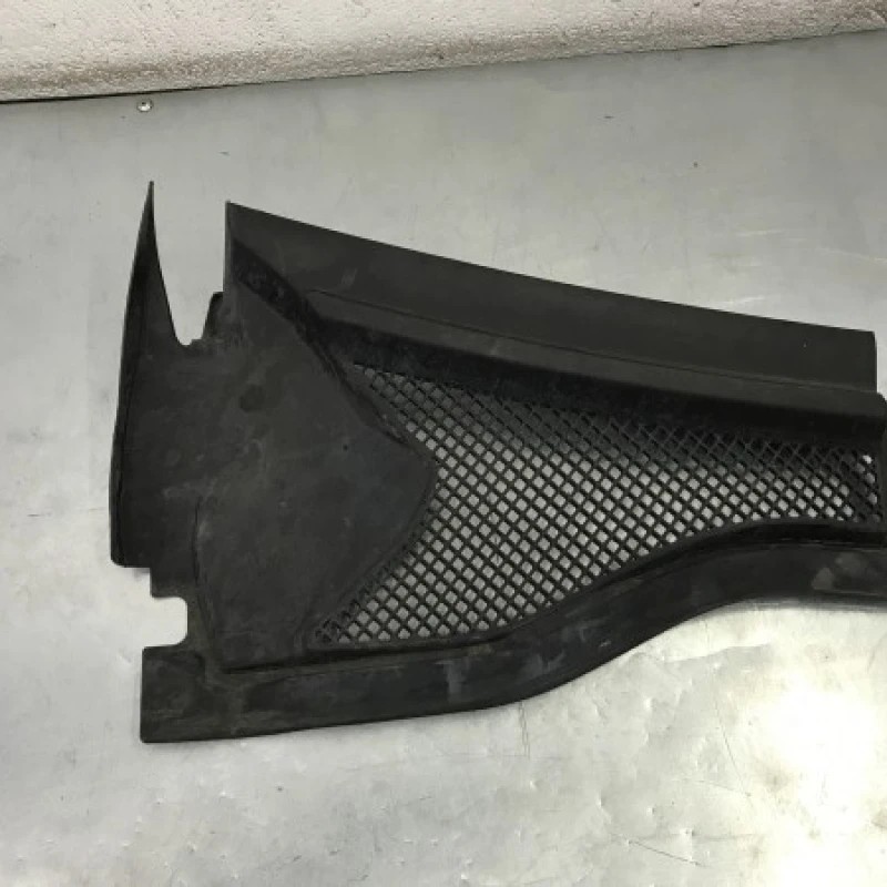 Grila stergatoare / Mercedes-Benz B Class W246 2015 / Caroserie, oglinzi si faruri