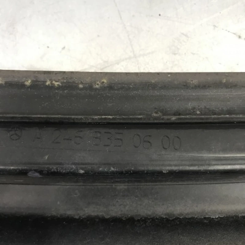 Grila stergatoare / Mercedes-Benz B Class W246 2015 / Caroserie, oglinzi si faruri