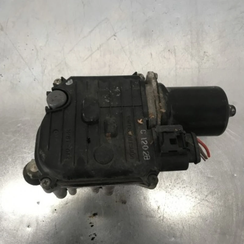 Motoras stergatoare parbriz / Volkswagen Passat B7 2011 / Caroserie, oglinzi si faruri