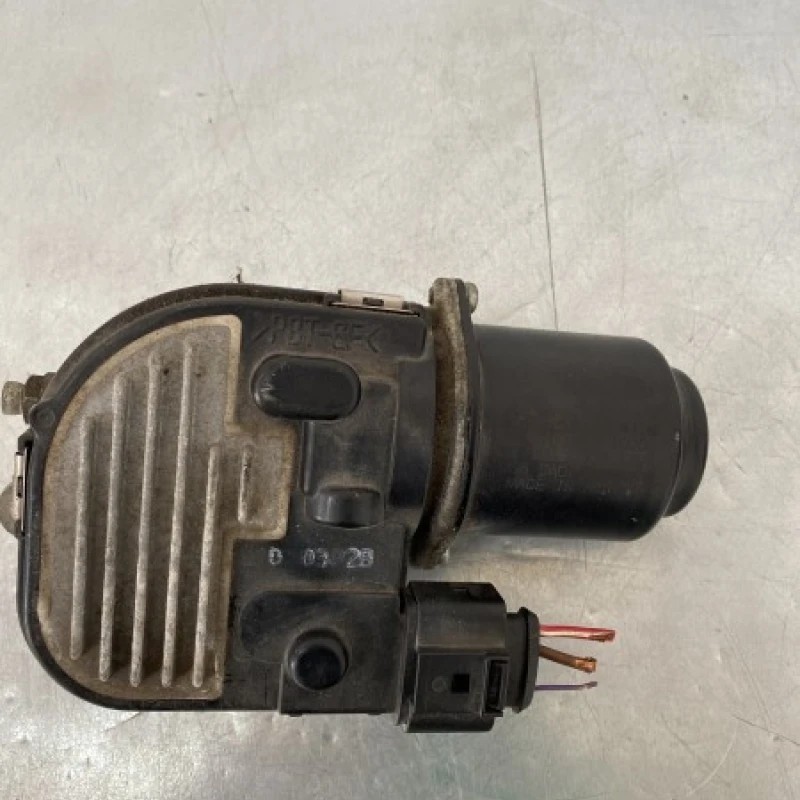 Motoras stergatoare parbriz / Volkswagen Passat B7 2011 / Caroserie, oglinzi si faruri