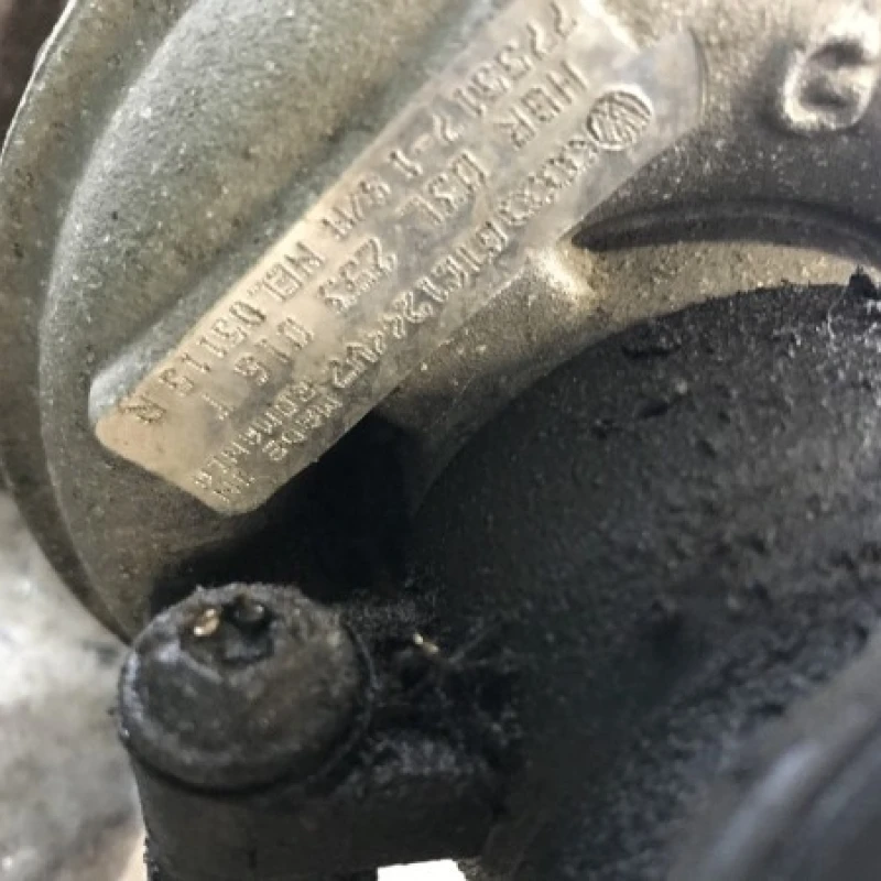Turbosuflanta turbo turbina / Volkswagen Passat B6 2010 / Motor, racire si evacuare