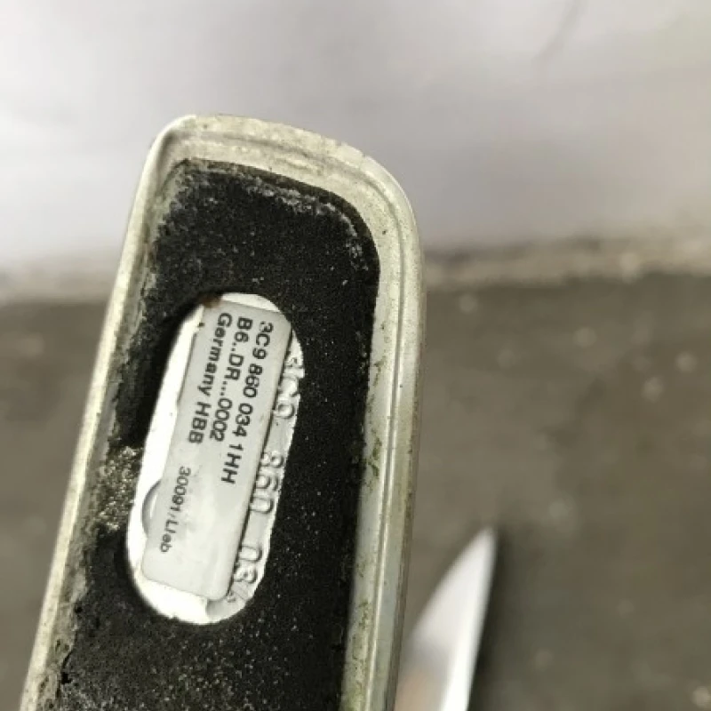 Bari longitudinale / Volkswagen Passat B6 2010 / Caroserie, oglinzi si faruri