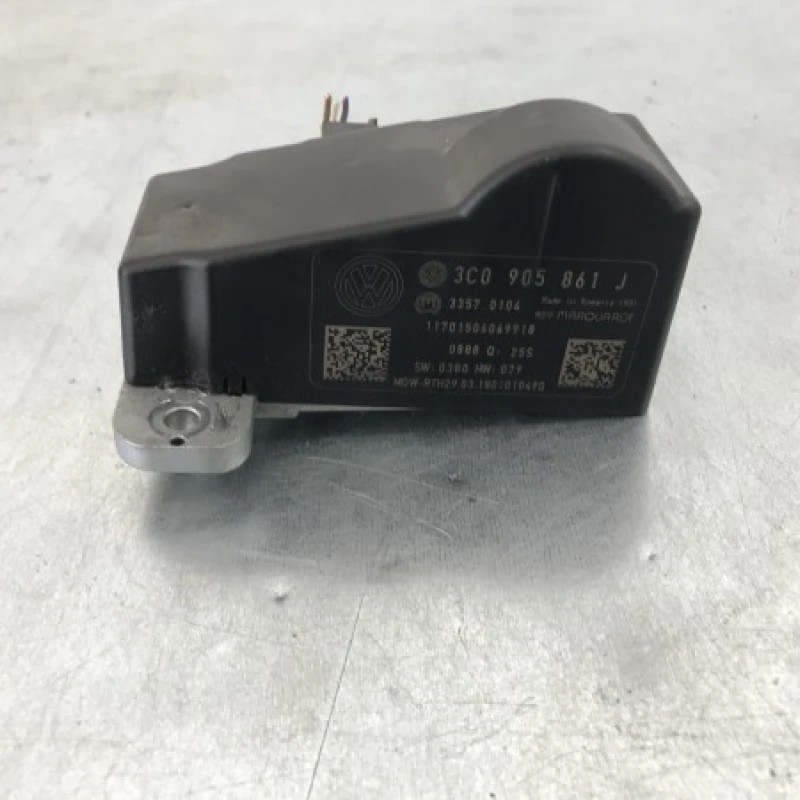 Blocator volan / Volkswagen Passat B6 2010 / Audio si electronice