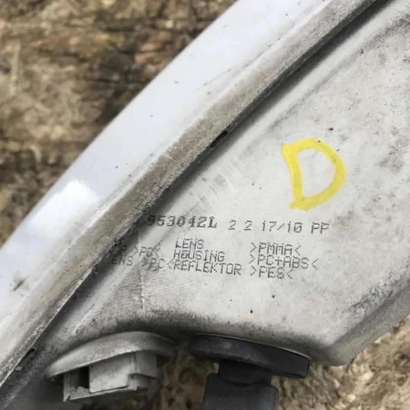 Semnalizare bara dreapta / Volkswagen Passat B6 2010 / Caroserie, oglinzi si faruri