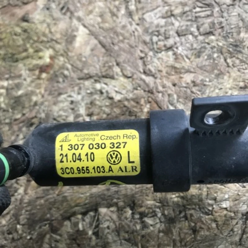 Spalator far stanga / Volkswagen Passat B6 2010 / Caroserie, oglinzi si faruri