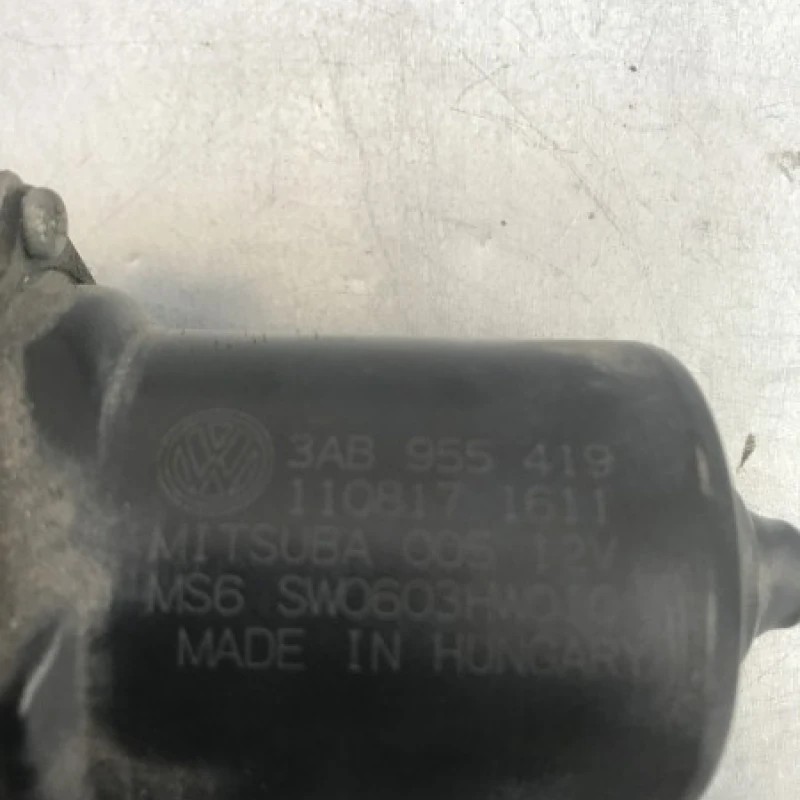 Motoras stergatoare parbriz / Volkswagen Passat B7 2012 / Caroserie, oglinzi si faruri