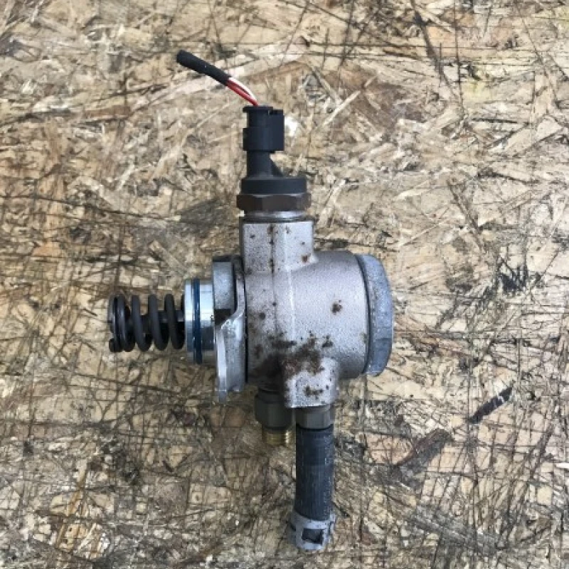 Pompa combustibil / Volkswagen Passat B7 2012 / Motor, racire si evacuare
