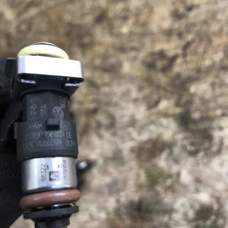 Injector / Volkswagen Passat B7 2012 / Motor, racire si evacuare