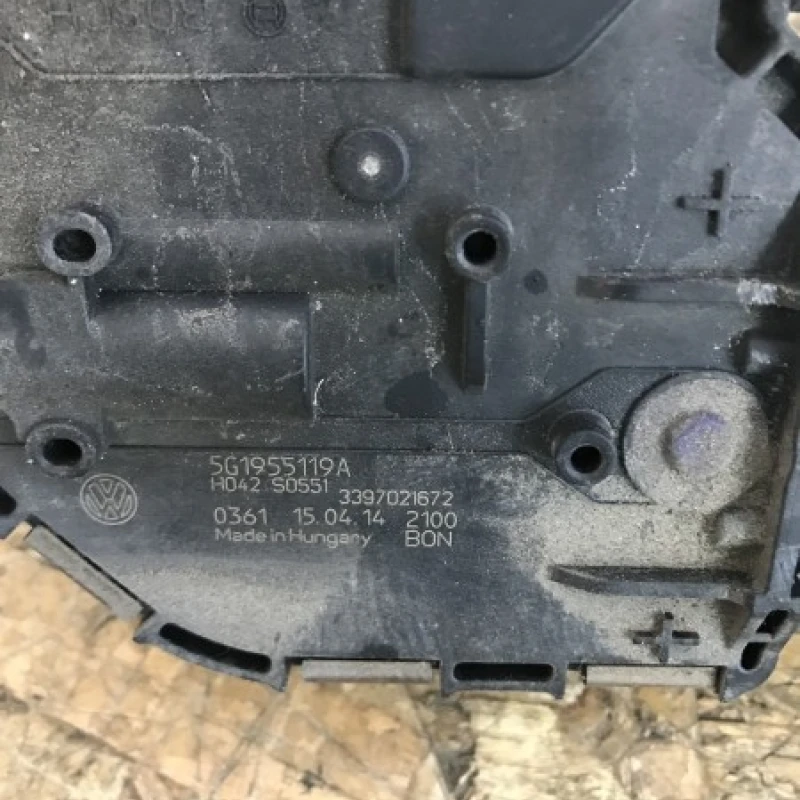 Motoras stergatoare parbriz / Volkswagen Golf MK7 2014 / Caroserie, oglinzi si faruri