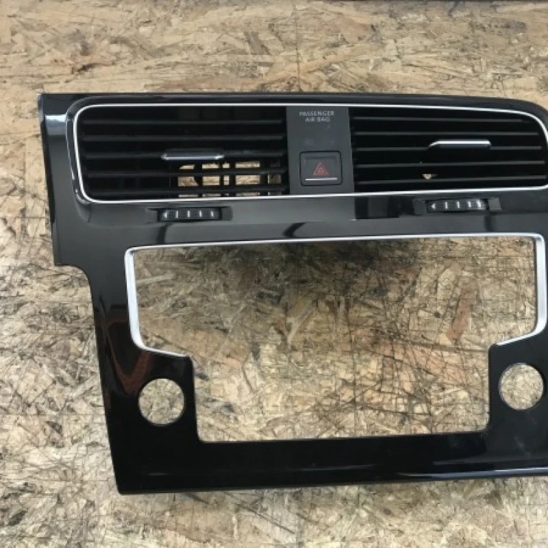 Grila aer bord Volkswagen Golf MK7 2014