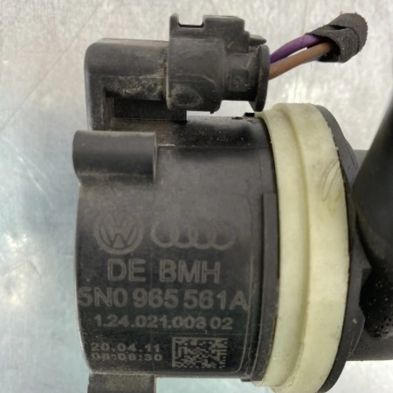 Pompa auxiliara recirculare apa / Volkswagen Tiguan 5N 2011 / Motor, racire si evacuare