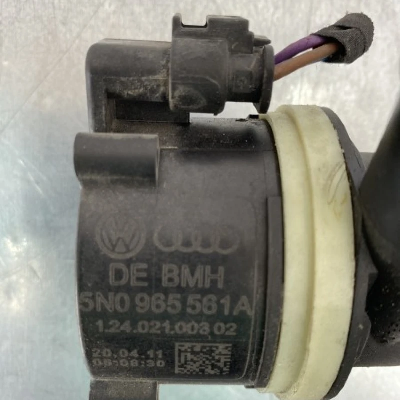 Pompa auxiliara recirculare apa / Volkswagen Tiguan 5N 2011 / Motor, racire si evacuare