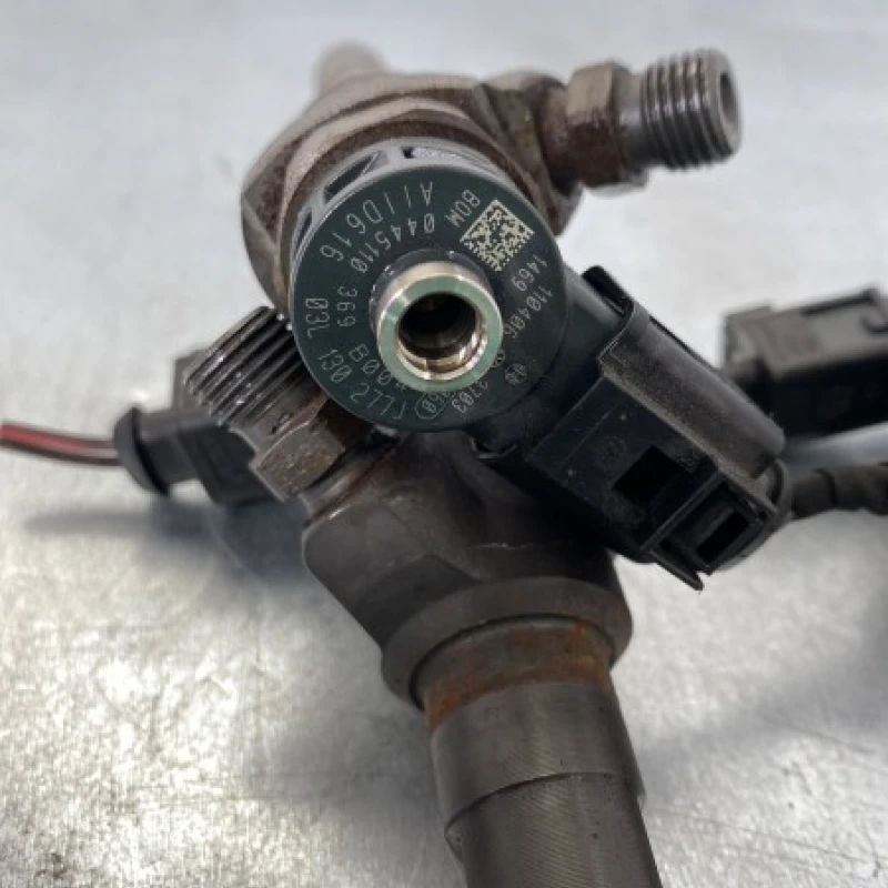 Injector / Volkswagen Tiguan 5N 2011 / Motor, racire si evacuare
