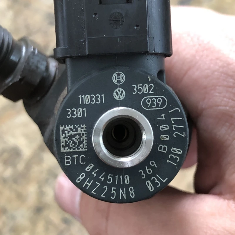 Injector / Volkswagen Tiguan 5N 2011 / Motor, racire si evacuare