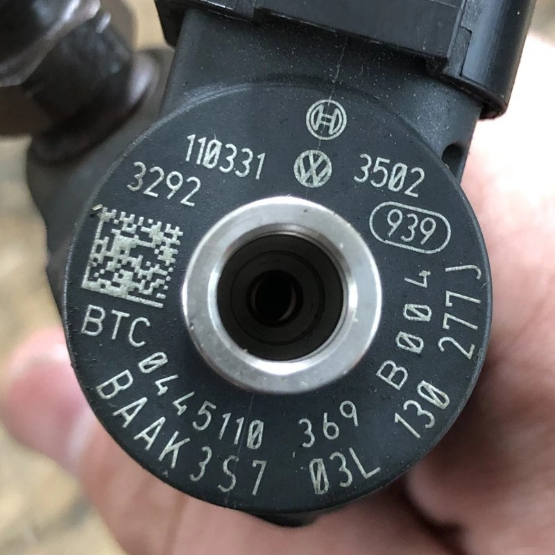 Injector / Volkswagen Tiguan 5N 2011 / Motor, racire si evacuare