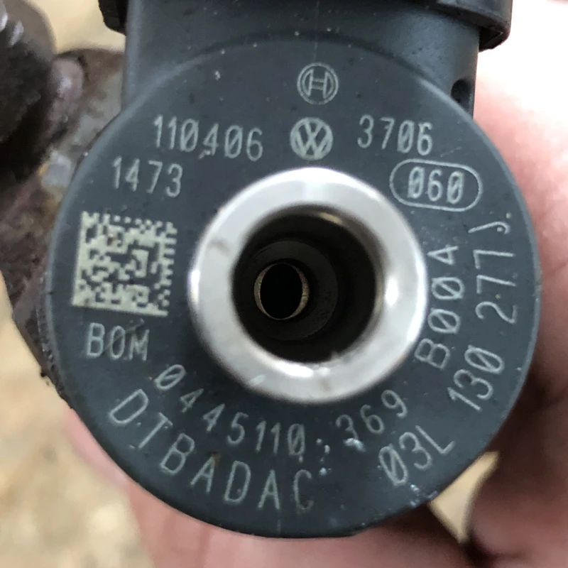 Injector / Volkswagen Tiguan 5N 2011 / Motor, racire si evacuare