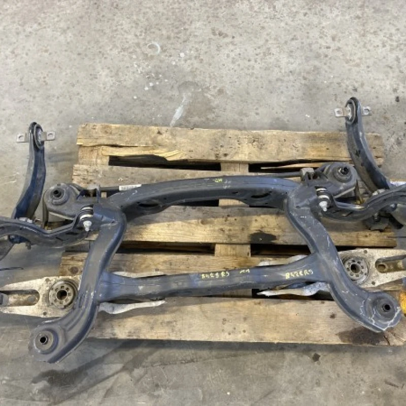 Punte spate / Mercedes-Benz B Class W246 2015 / Directie si suspensie