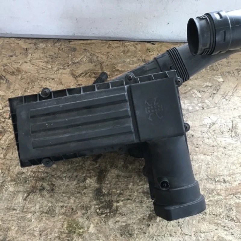 Carcasa filtru aer / Volkswagen Tiguan 5N 2011 / Motor, racire si evacuare