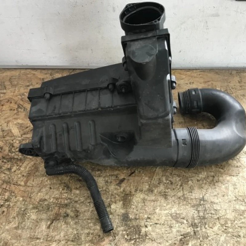 Carcasa filtru aer / Volkswagen Tiguan 5N 2011 / Motor, racire si evacuare