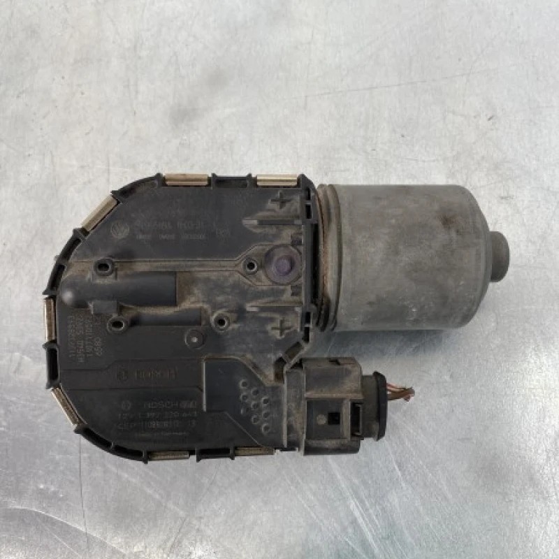 Motoras stergatoare parbriz / Volkswagen Tiguan 5N 2011 / Caroserie, oglinzi si faruri