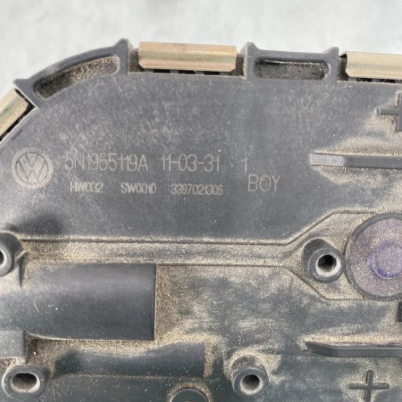 Motoras stergatoare parbriz / Volkswagen Tiguan 5N 2011 / Caroserie, oglinzi si faruri