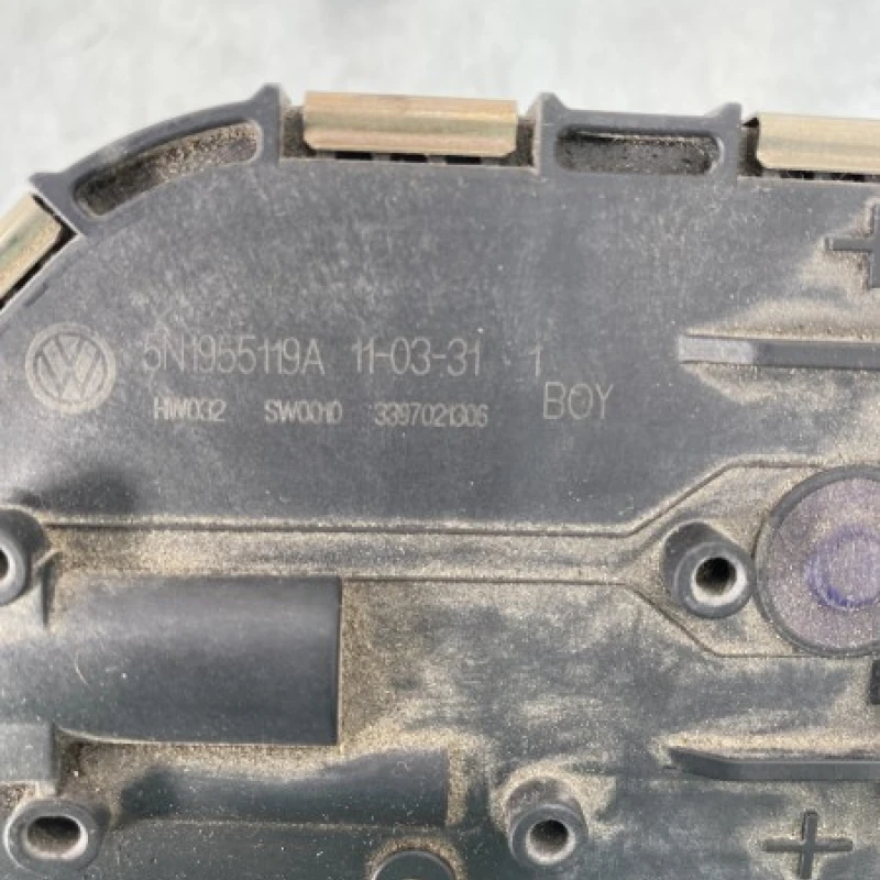 Motoras stergatoare parbriz / Volkswagen Tiguan 5N 2011 / Caroserie, oglinzi si faruri