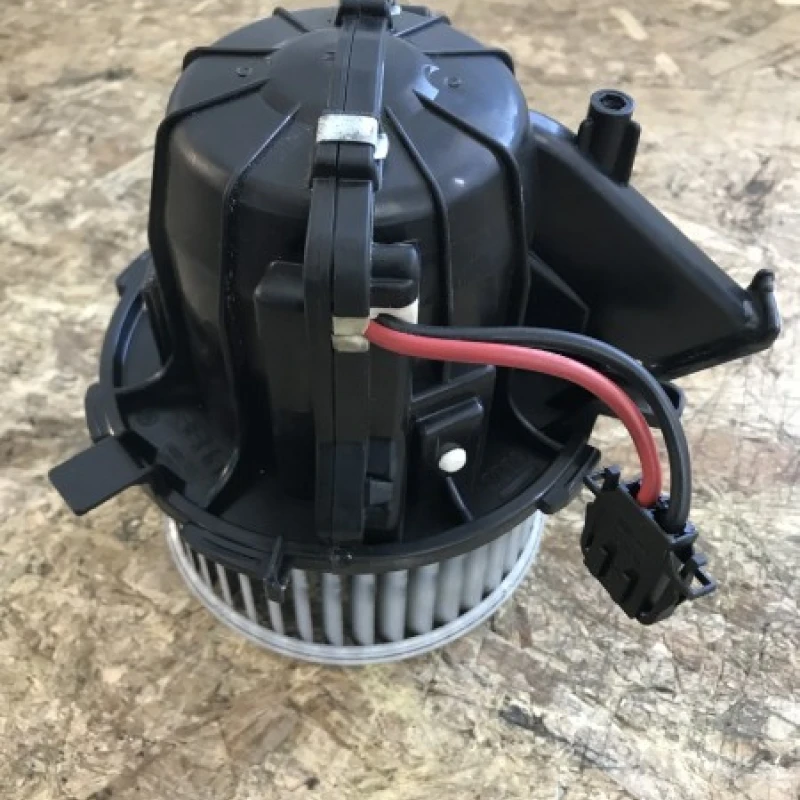Ventilator bord Audi 