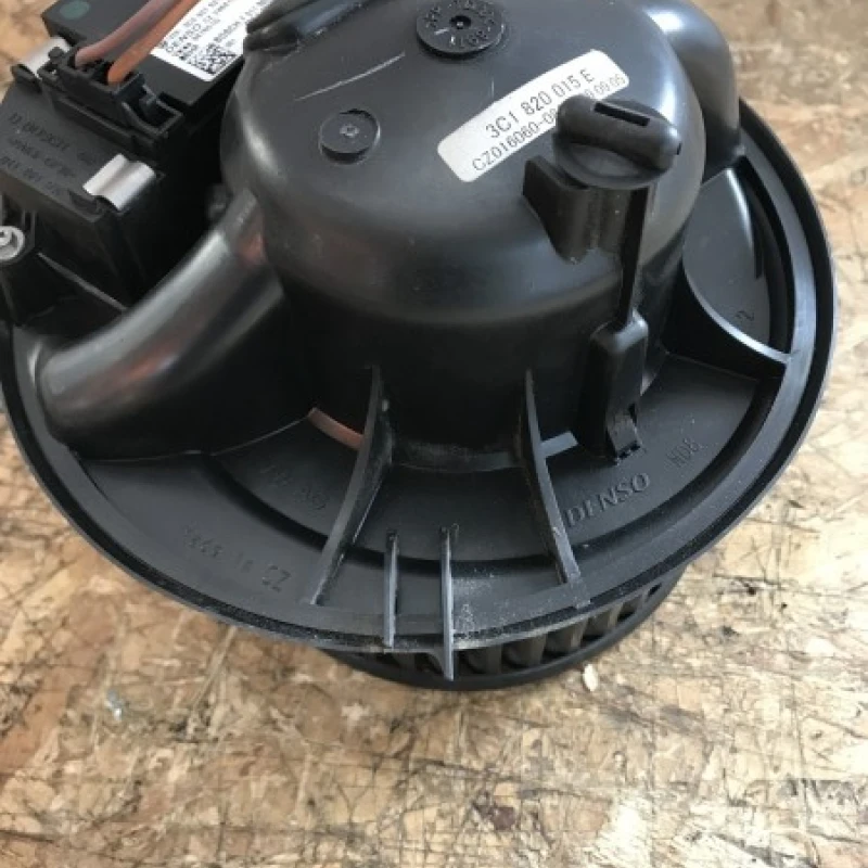 Ventilator bord / Volkswagen Passat B6 2006 / Interior