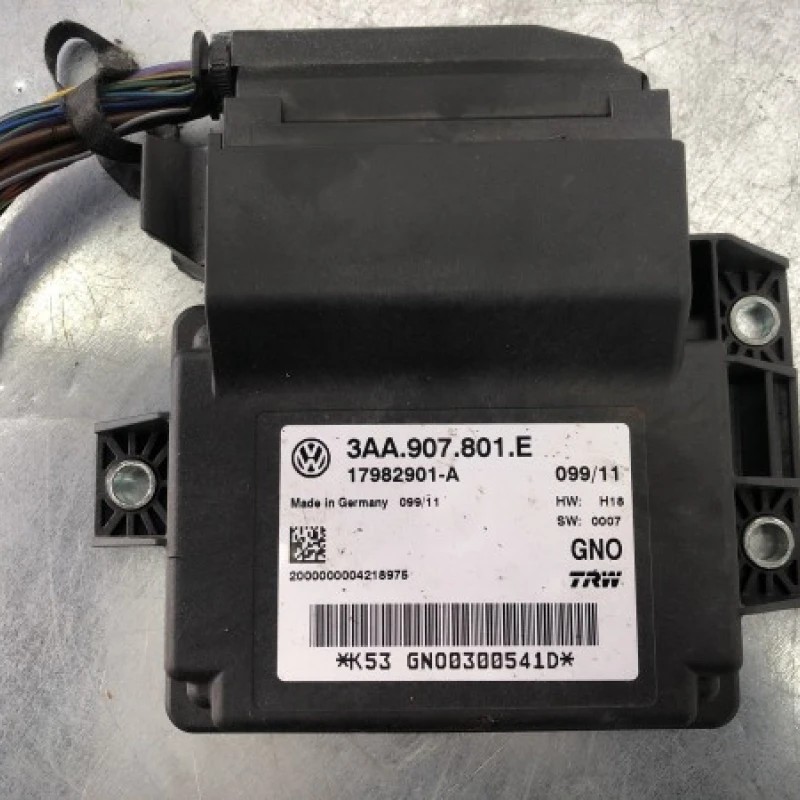 Calculator frana de mana / Volkswagen Passat B7 2012 / Audio si electronice