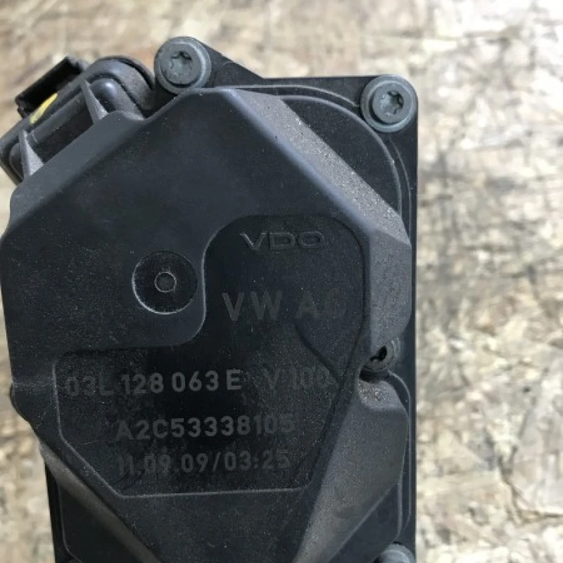 Clapeta acceleratie / Audi A4 B8 2010 / Caroserie, oglinzi si faruri