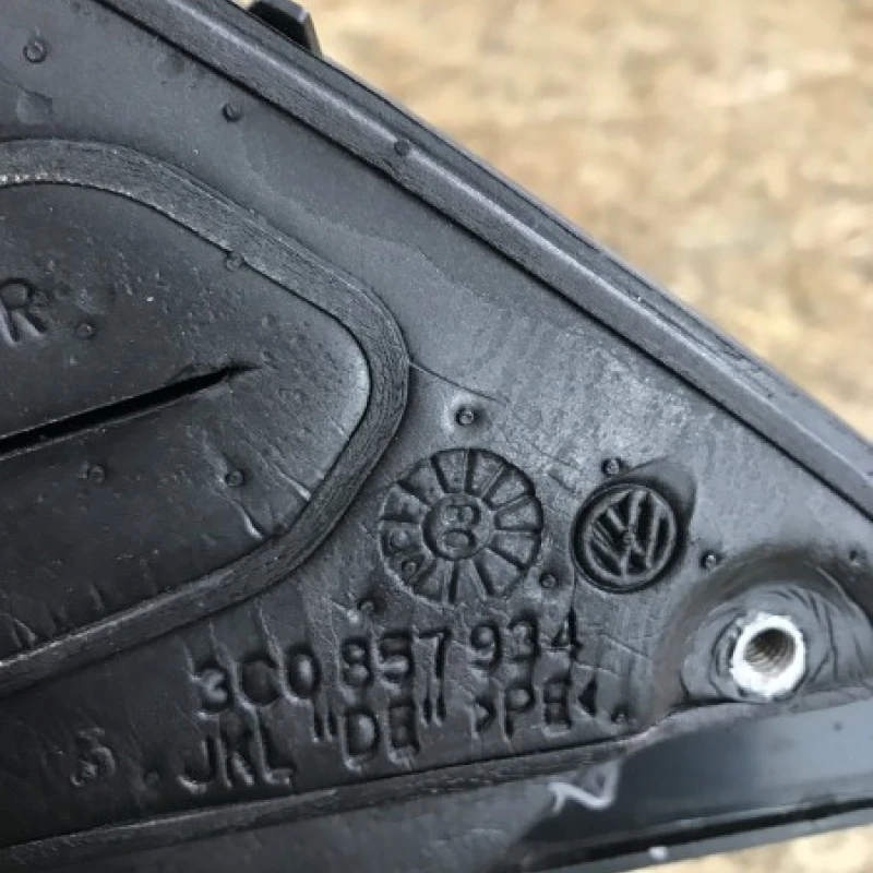 Oglinda dreapta / Volkswagen Passat B6 2006 / Audio si electronice