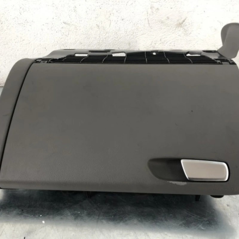 Torpedou Audi A4 B8 2010