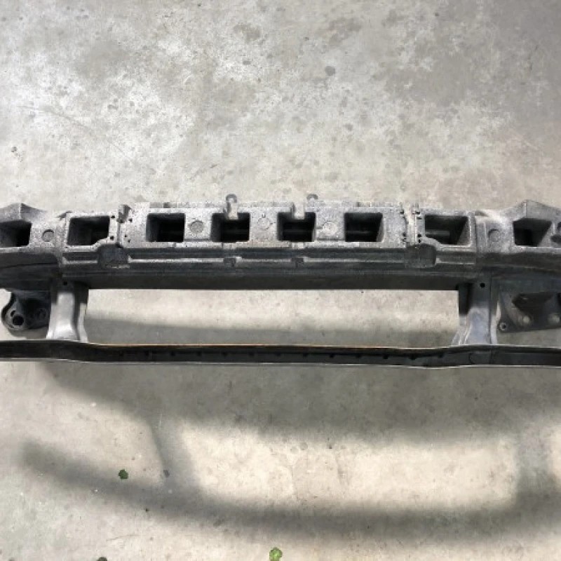 Intaritura armatura bara fata / Volkswagen Passat B6 2006 / Caroserie, oglinzi si faruri