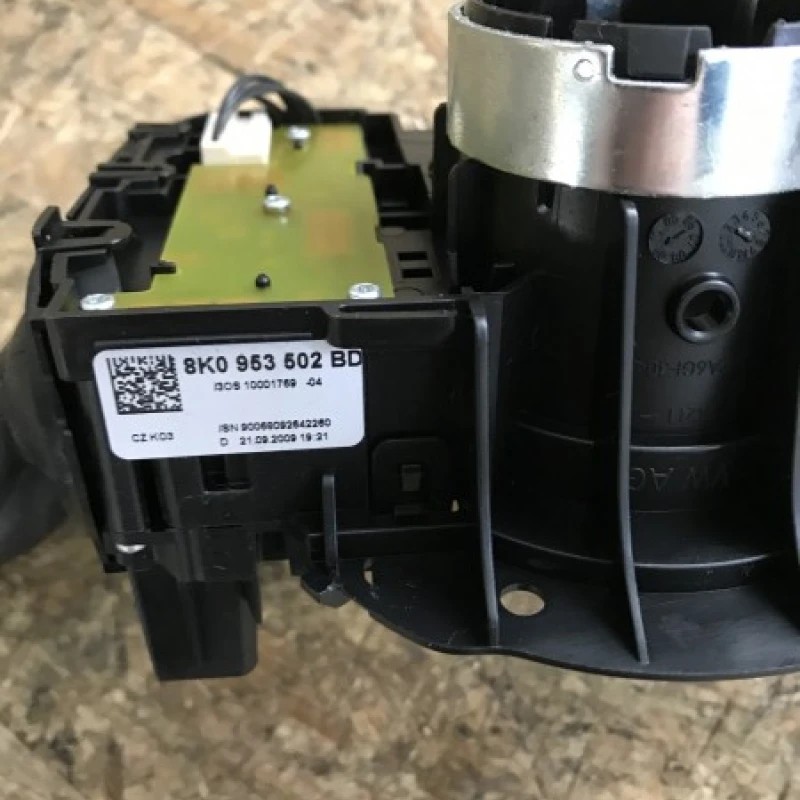 Spira volan cu manete / Audi A4 B8 2010 / Audio si electronice