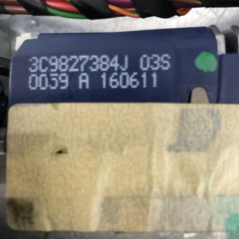 Motoras haion electric / Volkswagen Passat B7 2012 / Caroserie, oglinzi si faruri