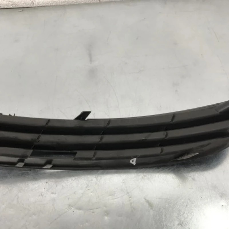 Grila proiector dreapta / Volkswagen Passat B6 2006 / Caroserie, oglinzi si faruri