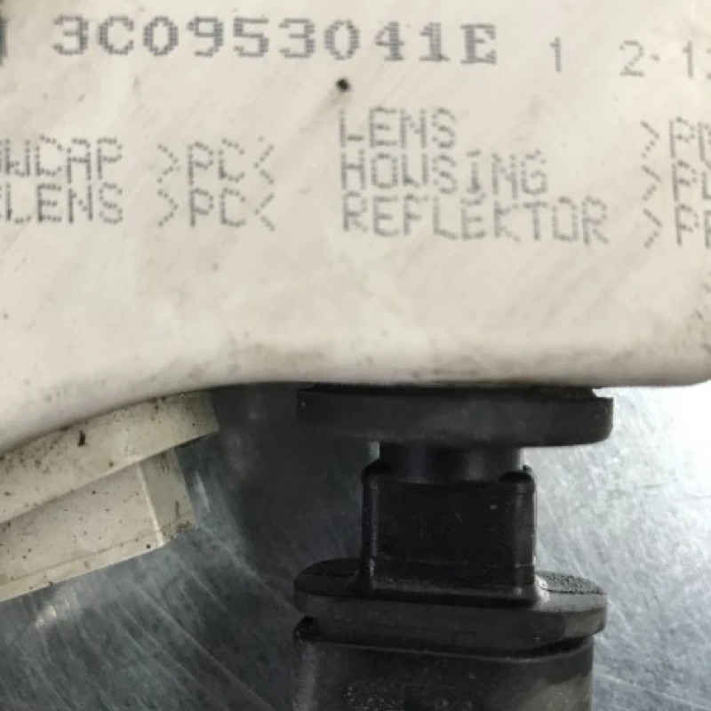 Semnalizare bara fata stanga / Volkswagen Passat B6 2006 / Altele