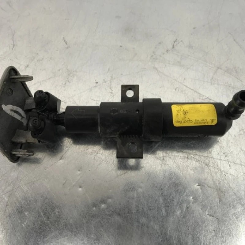 Spalator far dreapta / Volkswagen Passat B6 2006 / Accesorii roti si capace