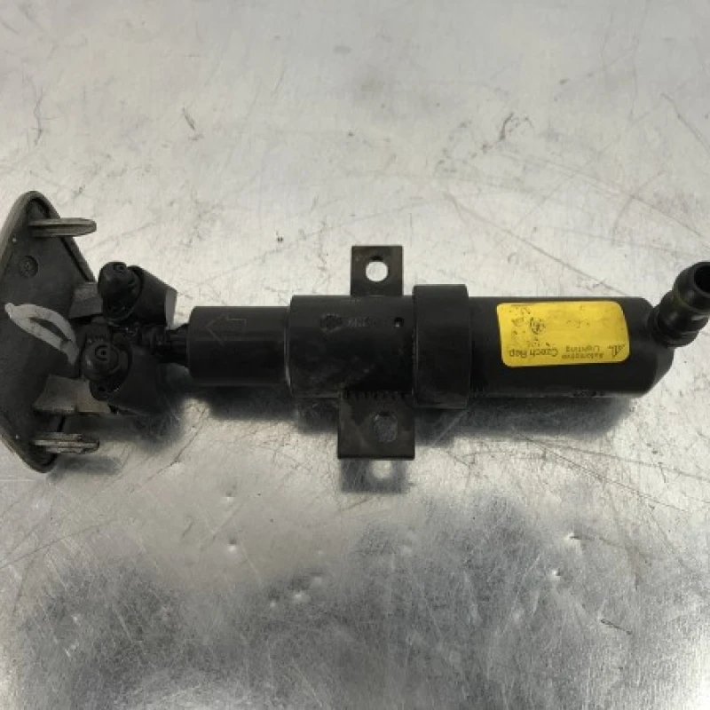 Spalator far dreapta / Volkswagen Passat B6 2006 / Accesorii roti si capace