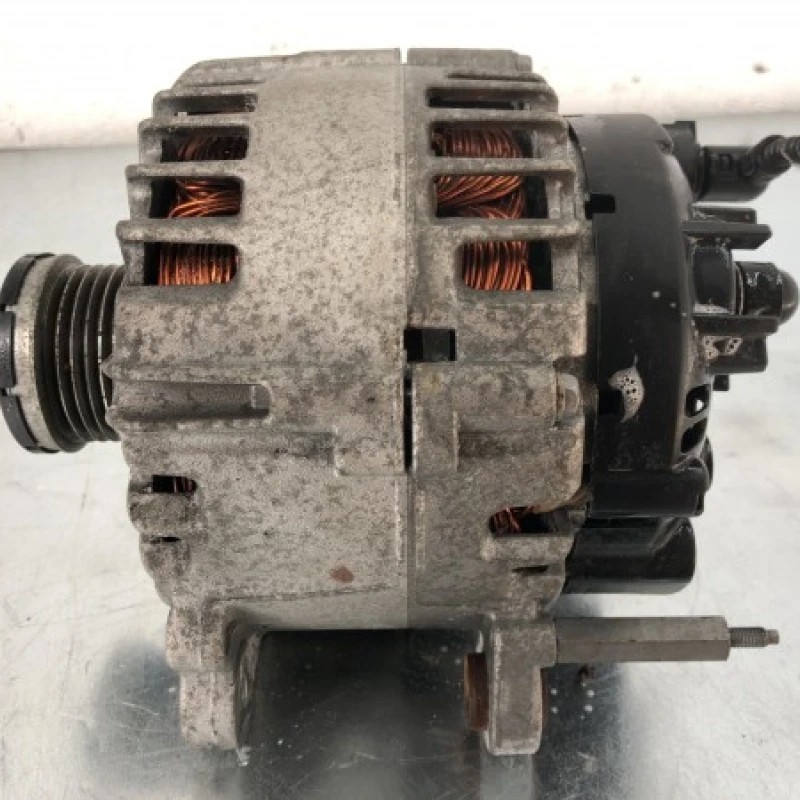 Alternator / Volkswagen Golf MK6 2010 / Motor, racire si evacuare