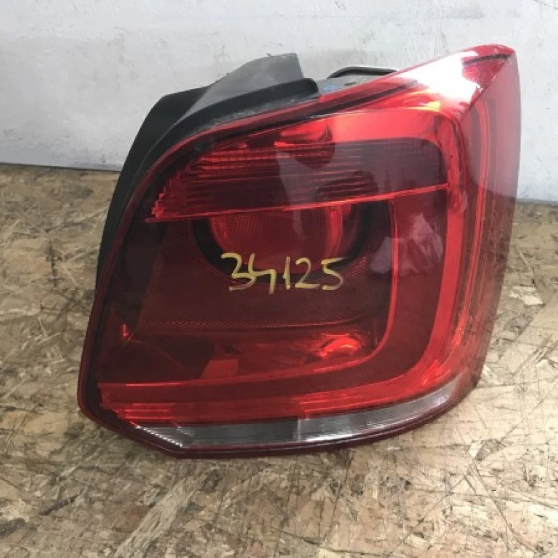 Stop dreapta / Volkswagen Polo 6R 2010 / Caroserie, oglinzi si faruri